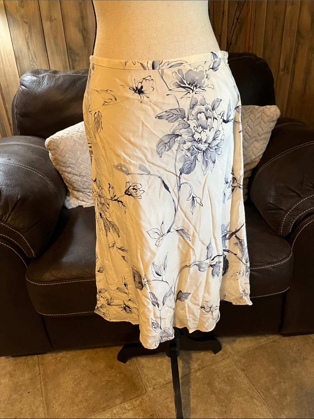 LOFT Cream Silk Lined Midi Skirt w/Navy Floral Print Flutter Feminine Romantic